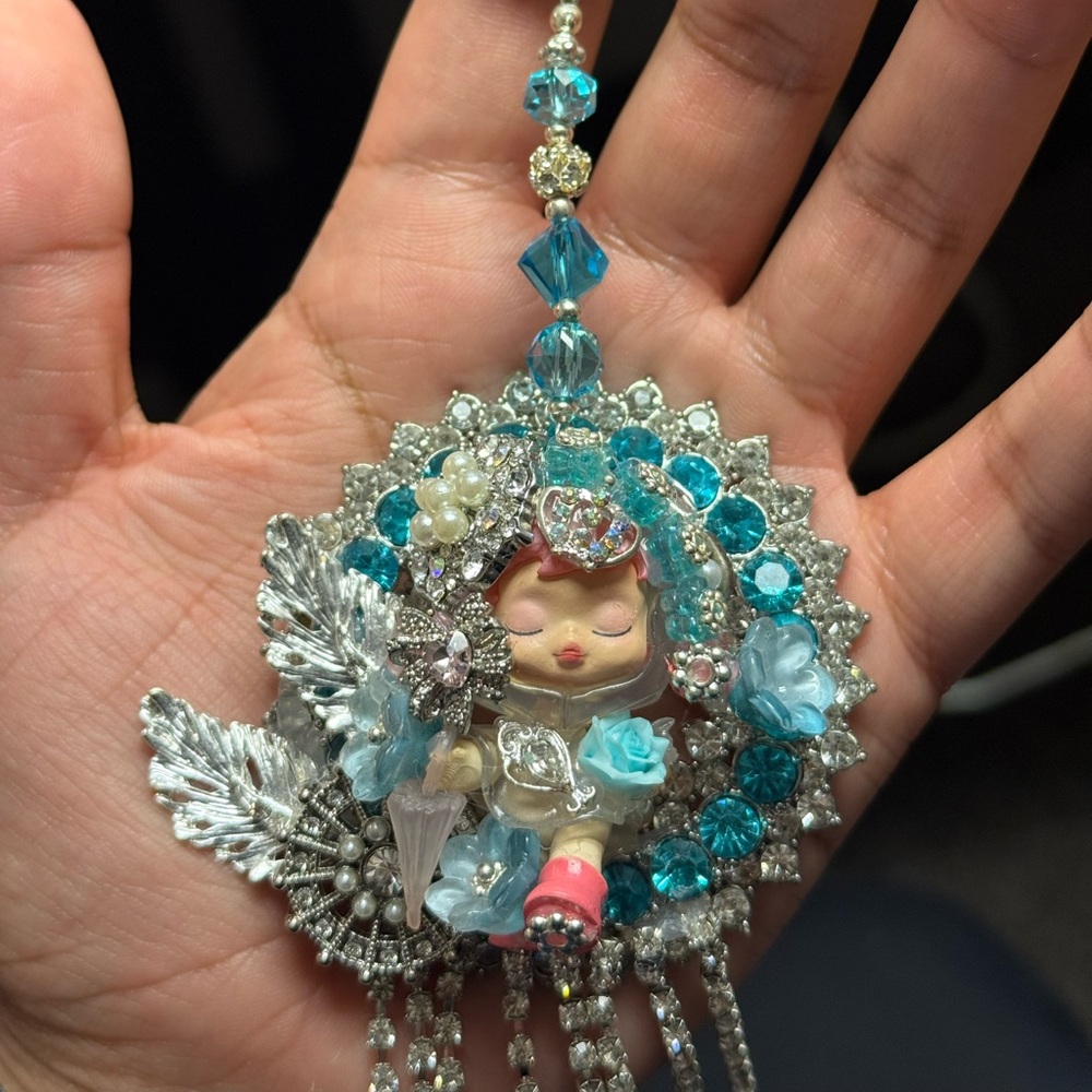 Small Skullpanda Keychain - Picture 1 of 4